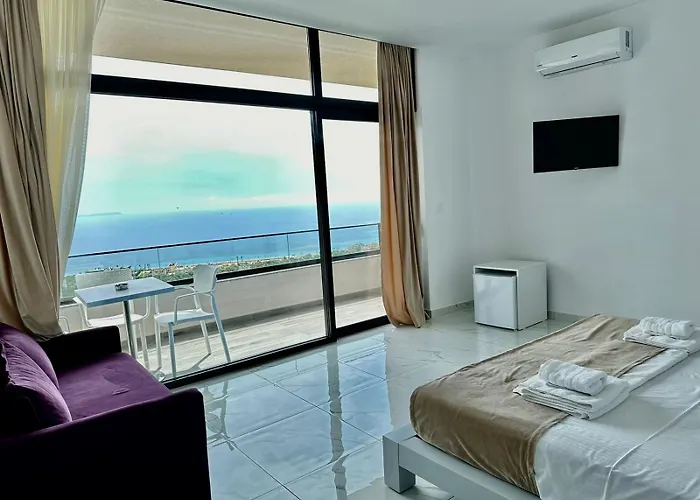 Hotéis de Himare