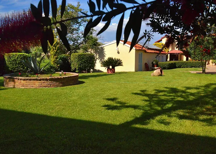 Oula Maisonettes Suites