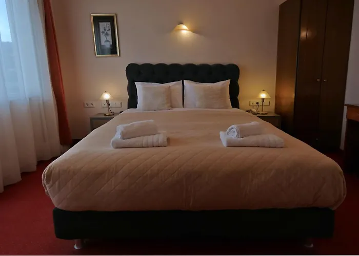 Loutraki (Corinthia) Hotels