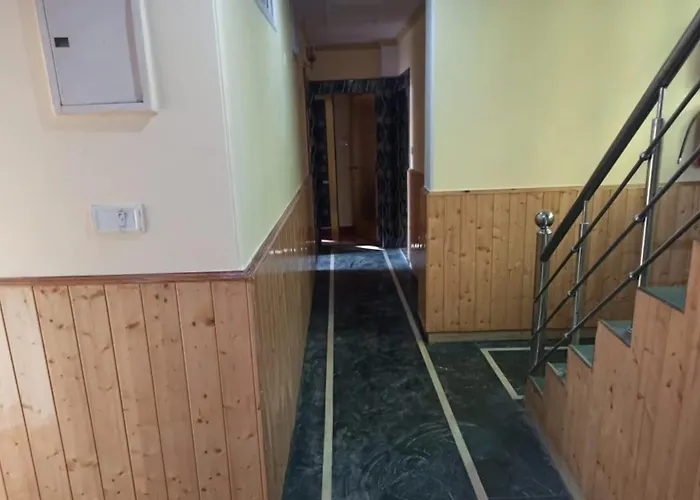 Hotel King Palace - Nature-Valley-Luxury-Room - Prime Location With Parking Facilities