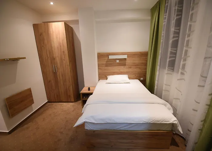 Hotel Argument