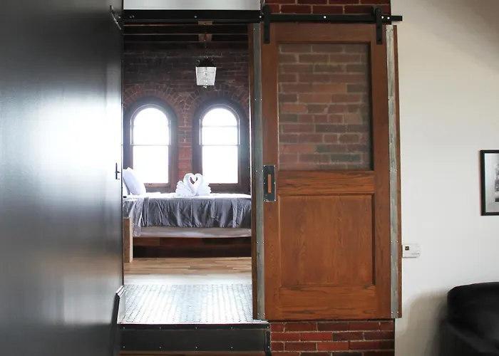 City Hall Grand Hotel