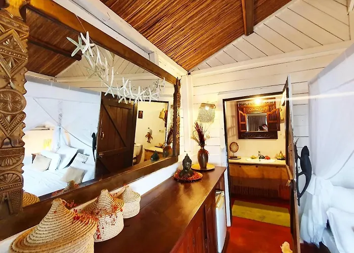 Hotel ECOLODGE LE RAVORAHA