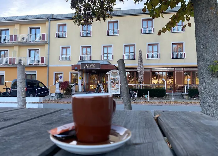 Simon - Hotel & Cafe