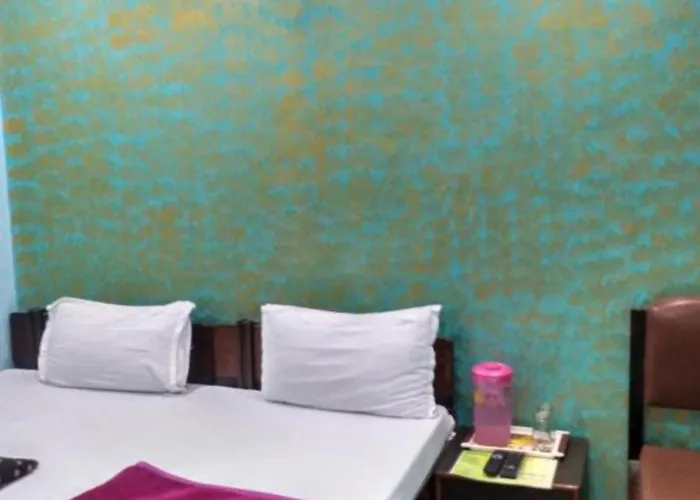 Goroomgo Atithi Galaxy Kanpur Near Railway Station - Hotel-At-Prime-Location Spacious-Room With-Wi-Fi & Parking Availability,