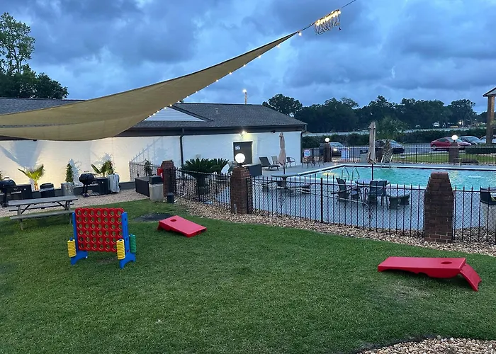 At Home Inn - Pensacola