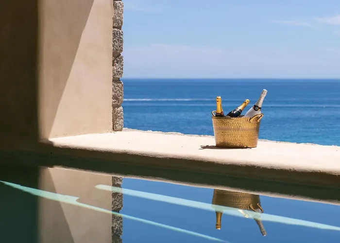 Stone Luxury Suites - Adults Only