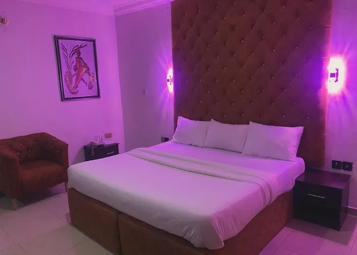 Royal Vantage Hotel And Suites