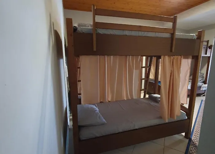 Mona'S Hostel