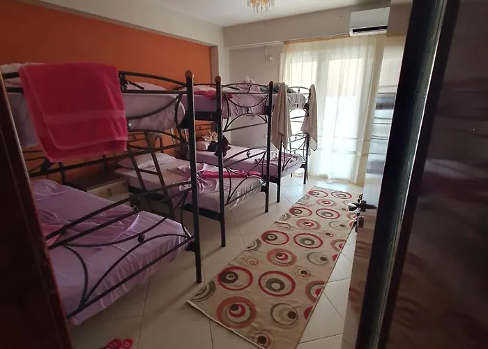 Mona'S Hostel