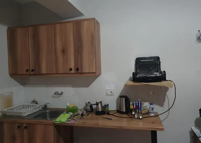 Mona'S Hostel