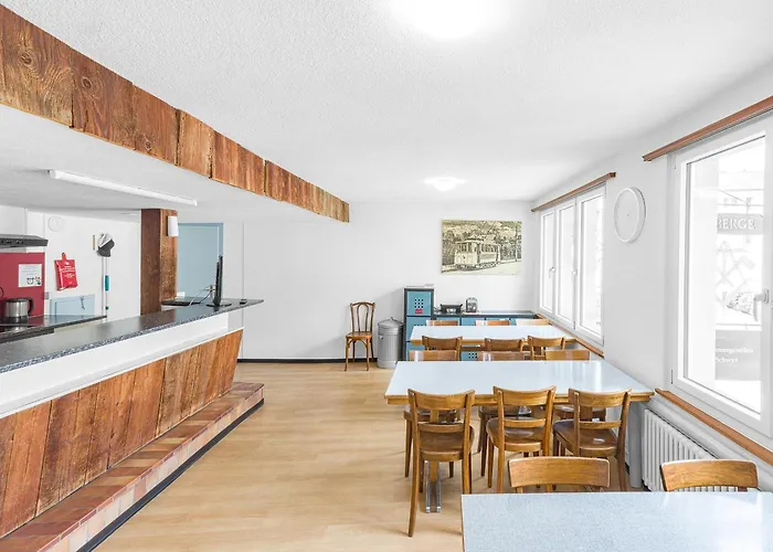Hirschen Backpacker-Hotel & Pub