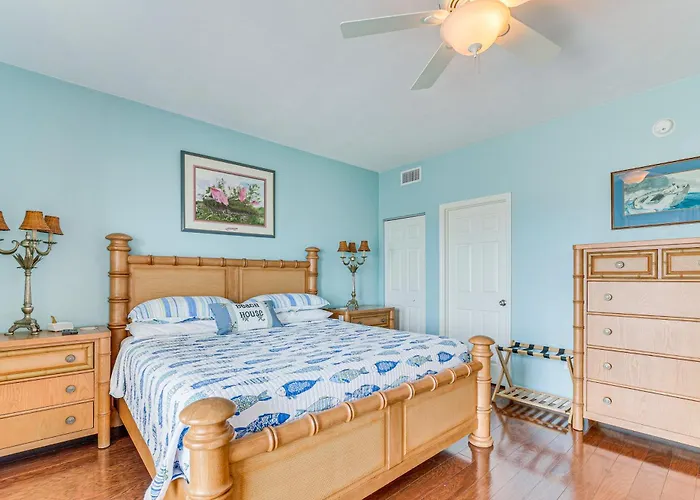 Steps To Beach: Waterfront Cedar Key Home!