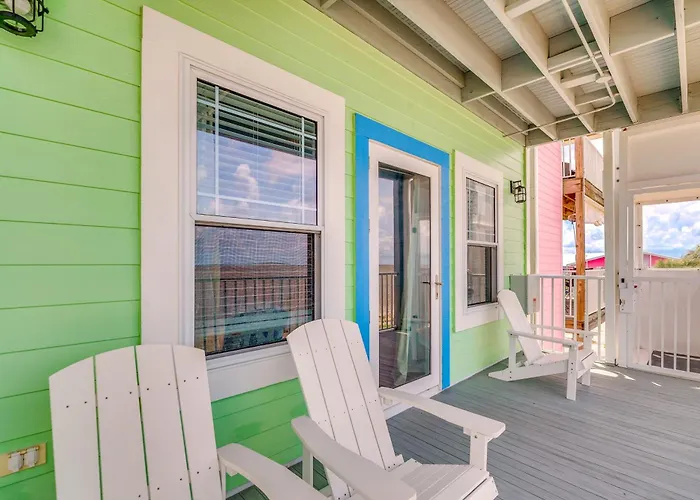 Steps To Beach: Waterfront Cedar Key Home!