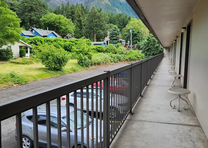 Columbia Gorge Inn