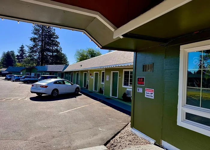 Chalet Motel - Your Cozy Basecamp For Bend Adventures
