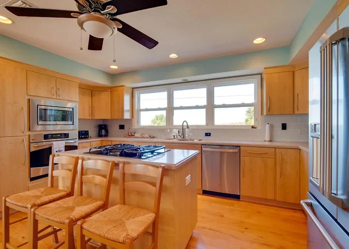 Luxe Spring Hill Home W/ Patio & Dock!