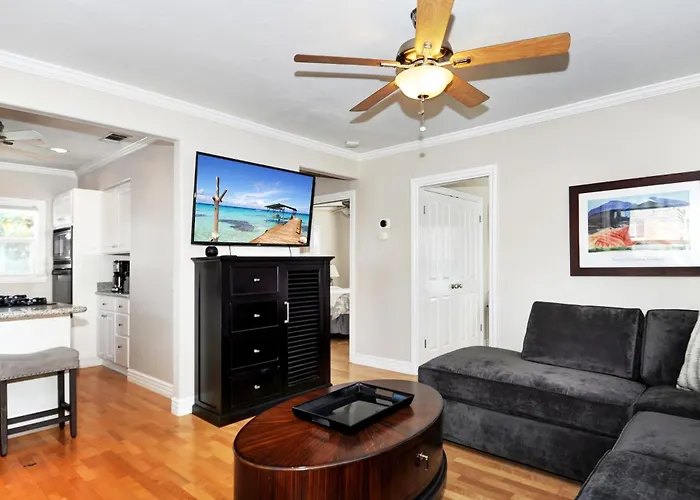 313 E Bay Ave B