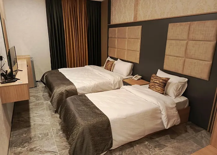 Sarok Hotel