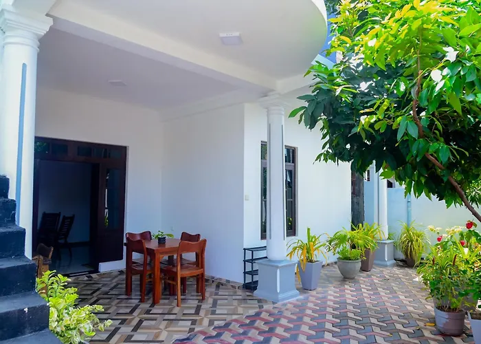 Negombo Beach hotels
