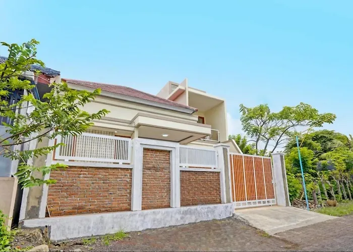 Kanggo Riko Family Homestay Mitra Reddoorz
