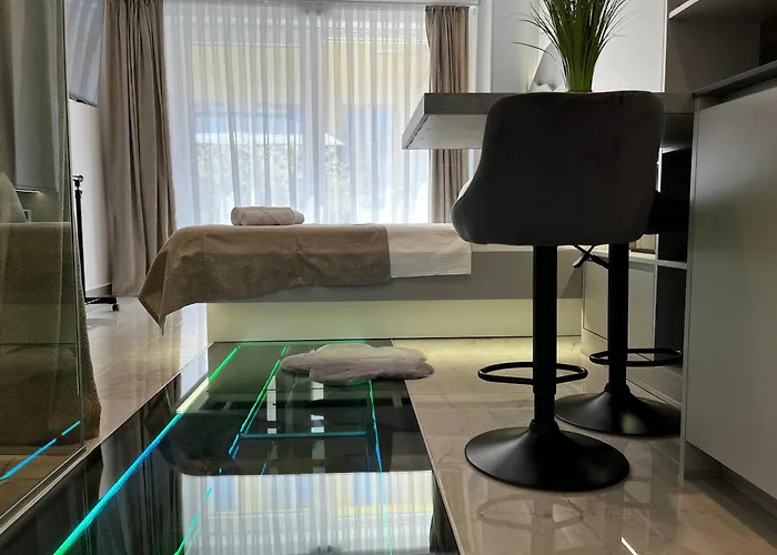 La Luna Petite Suite Deluxe Apartment With Pool & Jacuzzi, Bikes And Secured Parking