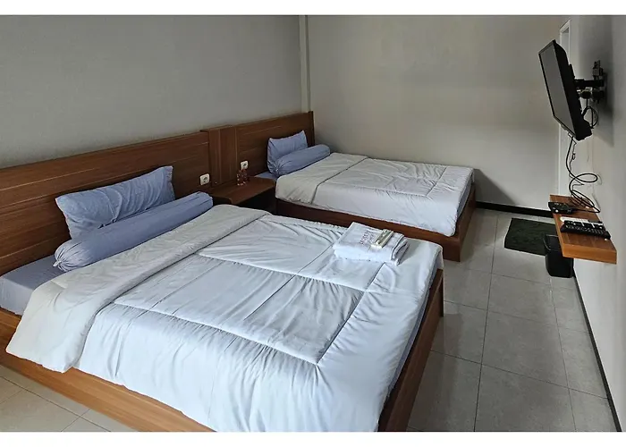 Guest House Saqeena Syariah Near Blitar Park Redpartner