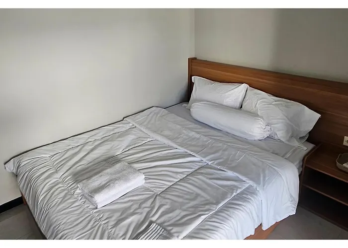 Guest House Saqeena Syariah Near Blitar Park Redpartner