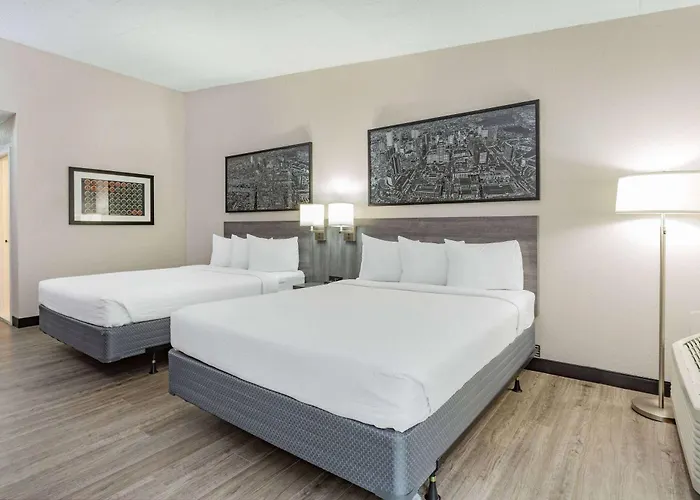 Ramada By Wyndham Hartford North - Bradley Airport