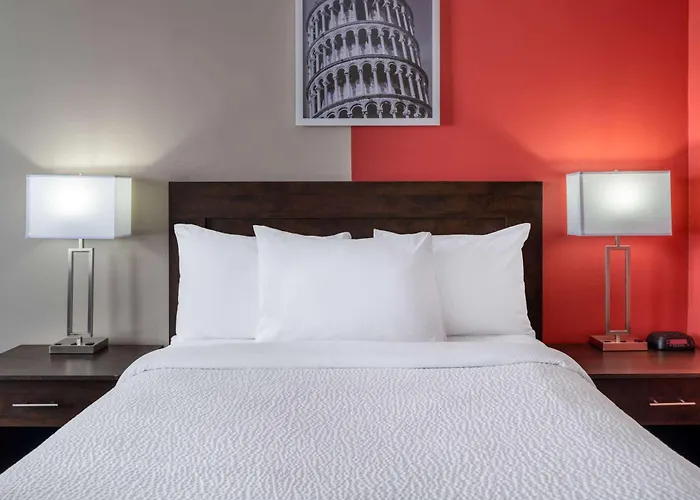 Ramada By Wyndham Thunder Bay Airlane Hotel
