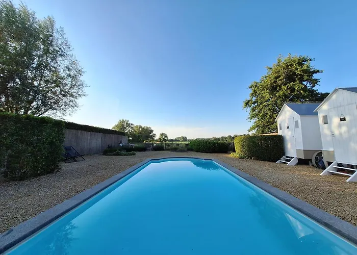 Casa-Cosi, Tourist & Business Suites & Flats With Reserved Parking Included, Private Sauna Available