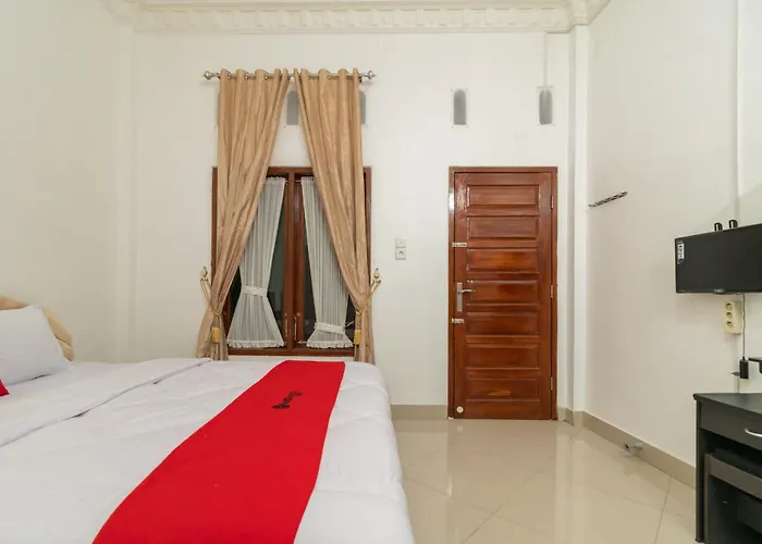 Reddoorz Syariah Near Universitas Putra Indonesia Padang
