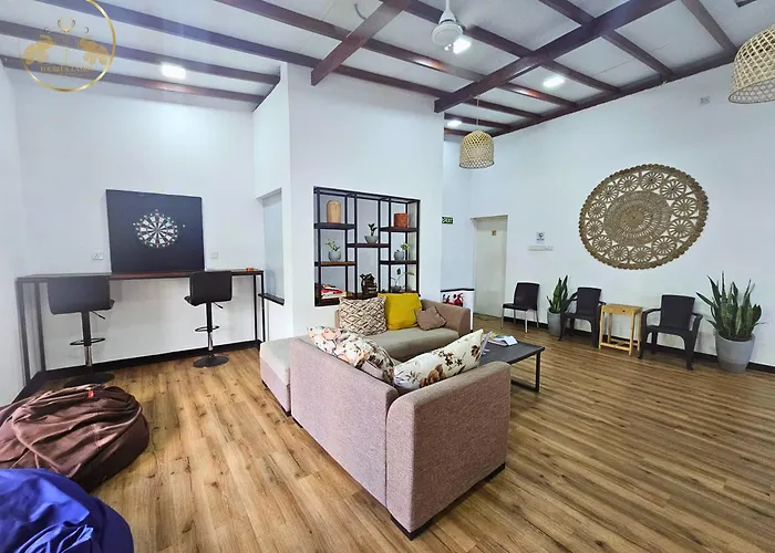Galle Face Terrace Hostel By Tourlux