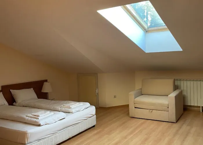 Studios-Villa Park Sv