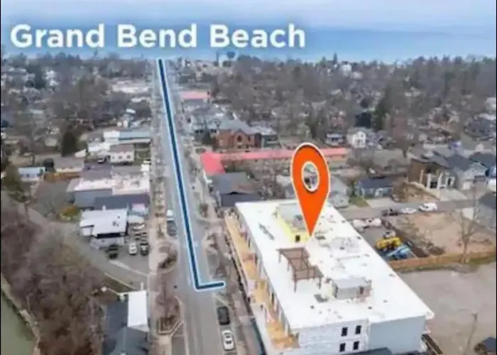 Beachview Getaway At The New Carlyle 304 On The Main Strip In Grand Bend