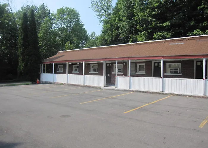 Pinecrest Motel