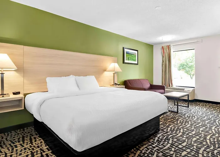 Russellville Hotels