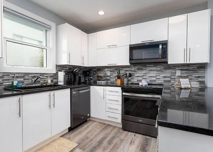 Be A Nomad - 2 Bedroom Ocean View Condo - Steps To Jacksonville Beach