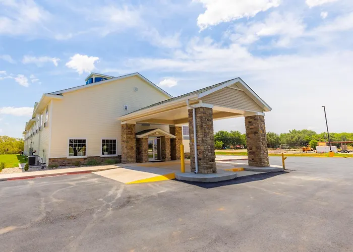 Cobblestone Inn & Suites - Winters