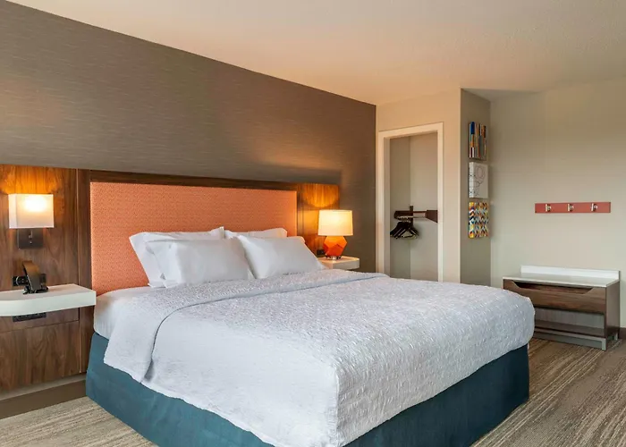 Hampton Inn Manchester Downtown