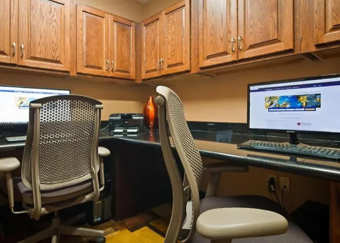Best Western Plus Kc Speedway Inn & Suites