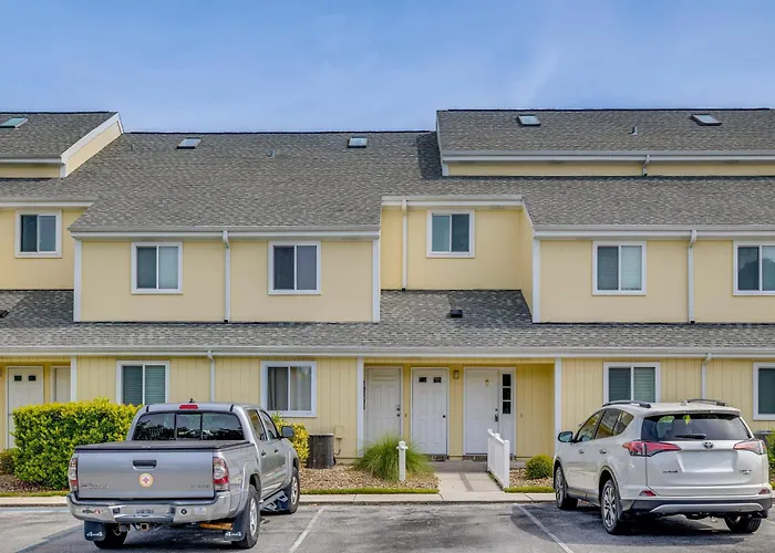 Emerald Isle Condo Near Beach W/ Screened Porch!