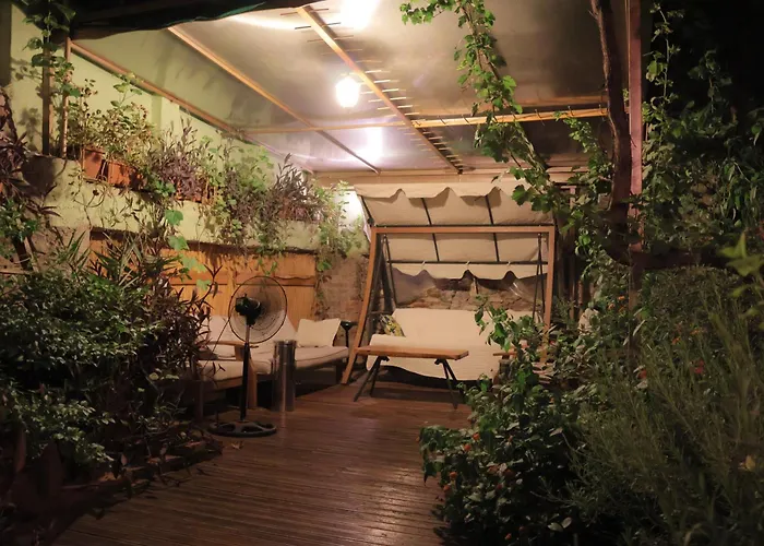 Lotus Garden Hostel Izmir
