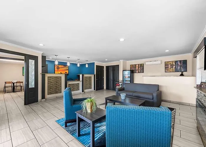 Best Western Delhi Inn