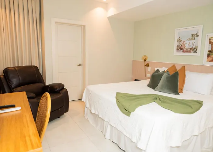 Hotel Stay Here Suites