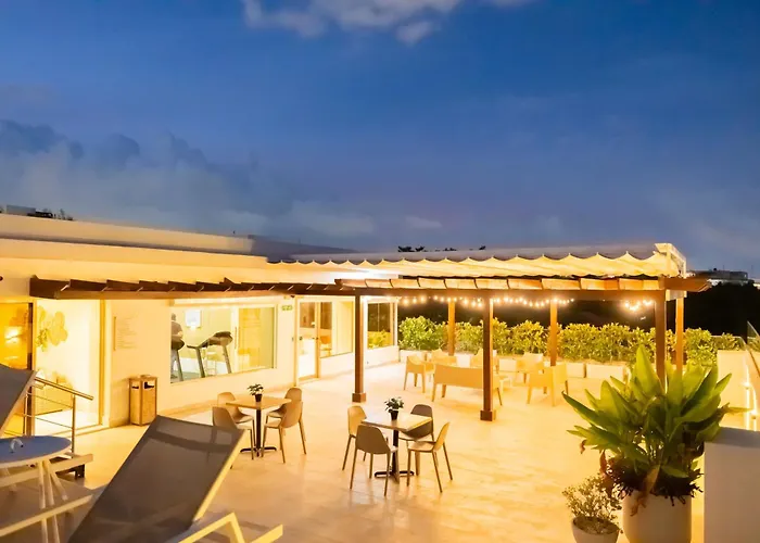 Hotel Stay Here Suites