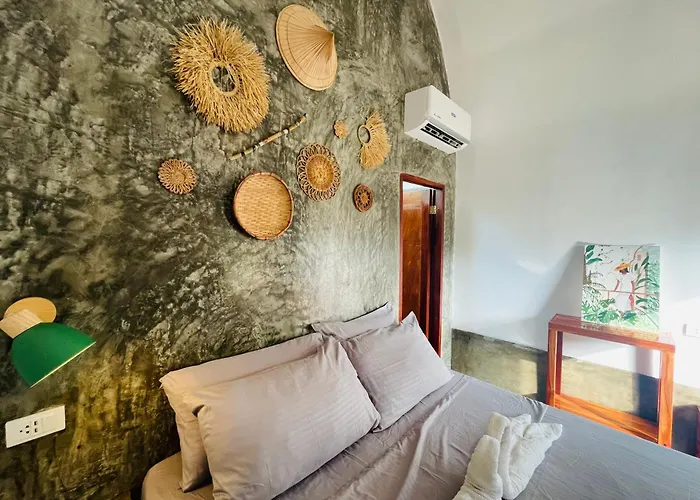 Moalboal Hostels