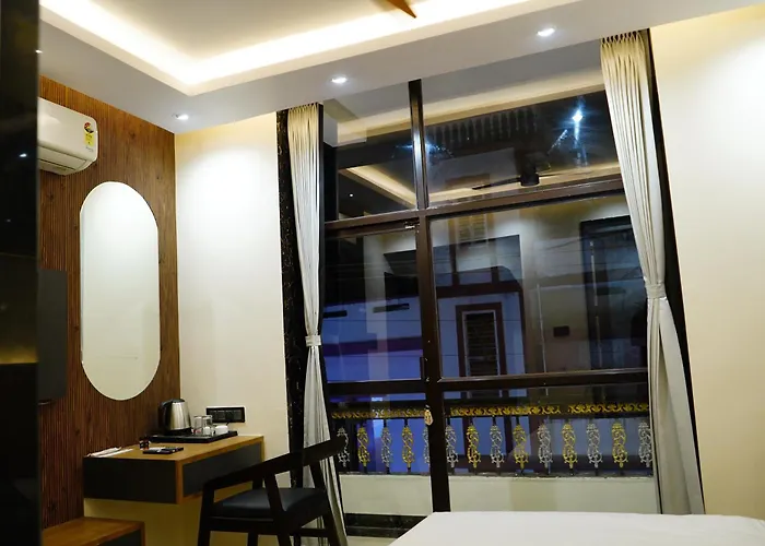 Hotel Shakuntla Palace - 400 Meters Away From Vishnu Pad Temple 7 Mins Walk
