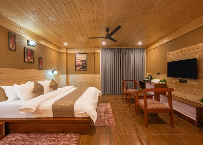 The Mountains Breeze Retreat I Couple Friendly I Balcony I Charvi Retreat I Kufri By Exotic Stays