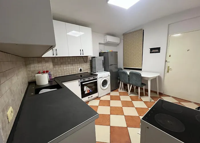 Sisterhood Hostel-Female Only